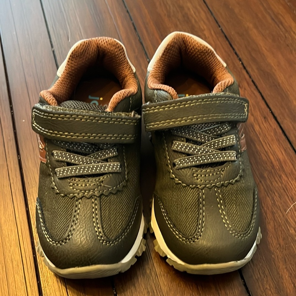 NWOT Simple Joys by Carter's Unisex-Child Bailey Athletic Sneaker Running Shoe 7